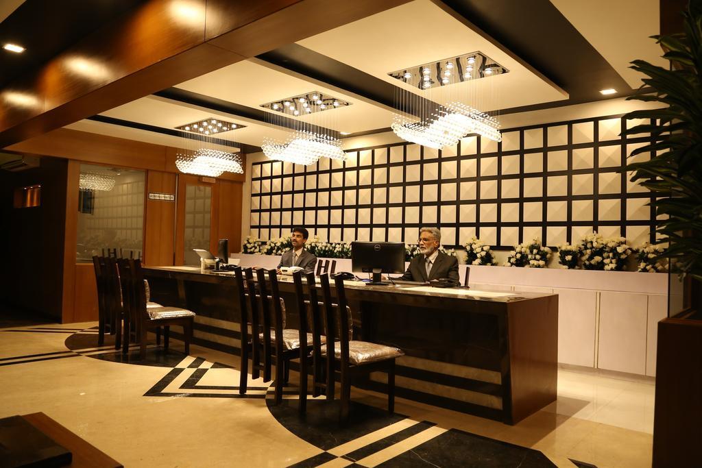 Hotel Metropolis ฮูบลิ ภายนอก รูปภาพ