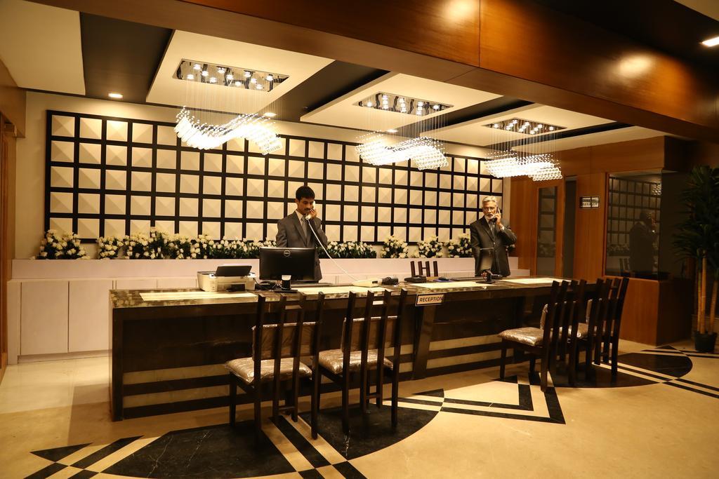 Hotel Metropolis ฮูบลิ ภายนอก รูปภาพ